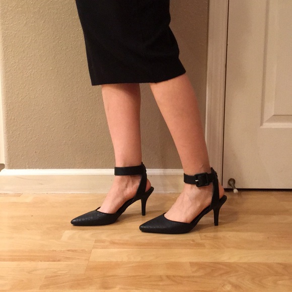 Simply Vera Vera Wang Shoes - Pointy toe snake print embossed/textured heels